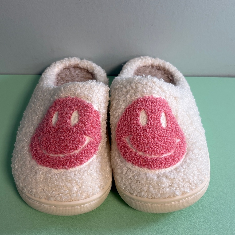 Fuzzy Cream & Pink Smily Face Slip On Slippers, Girl Size 32-33, House Slippers